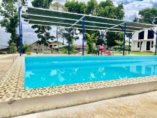 Concetta Inn Pool/Kit/Aircon near Dahilayan Loft 1 Apartment in Northern Mindanao