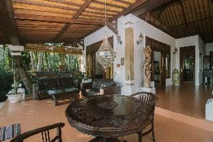 Bali North Beach B&B - 2 Suite Guesthouse Vacation rental in Karangasem Regency