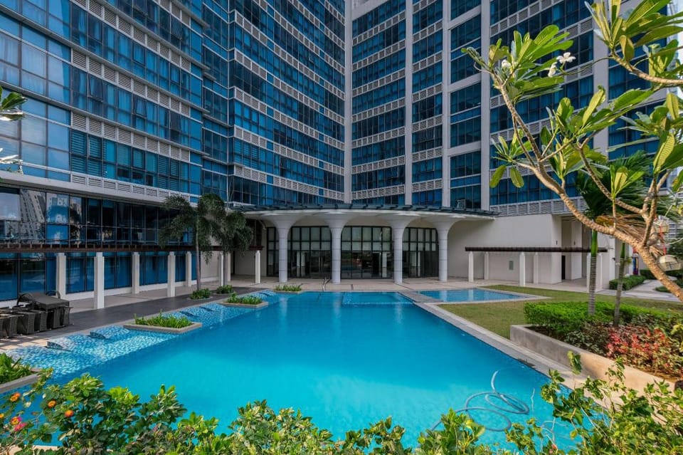 Cozy 3BR Suite in Uptown BGC w/ Netflix & Bathtub Hotel in Makati