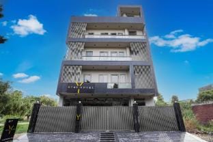 YSTAY HOTEL Apartment in Noida