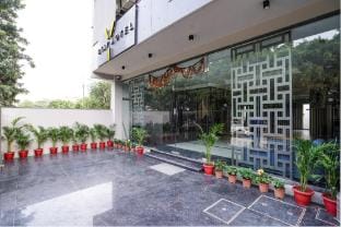 YSTAY HOTEL Apartment in Noida