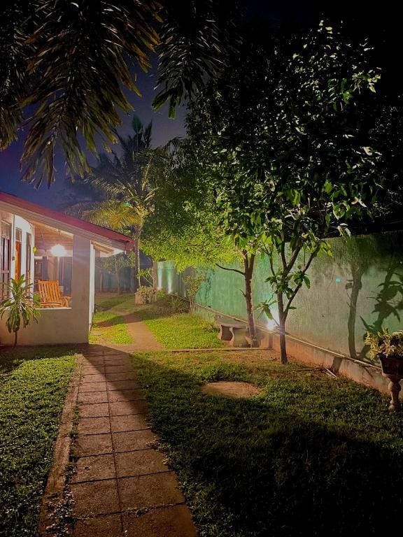 DewCeylon Villa Hotel in Negombo