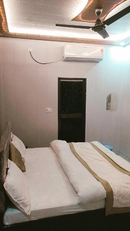 Maa Sharda guest House Hotel in Uttar Pradesh