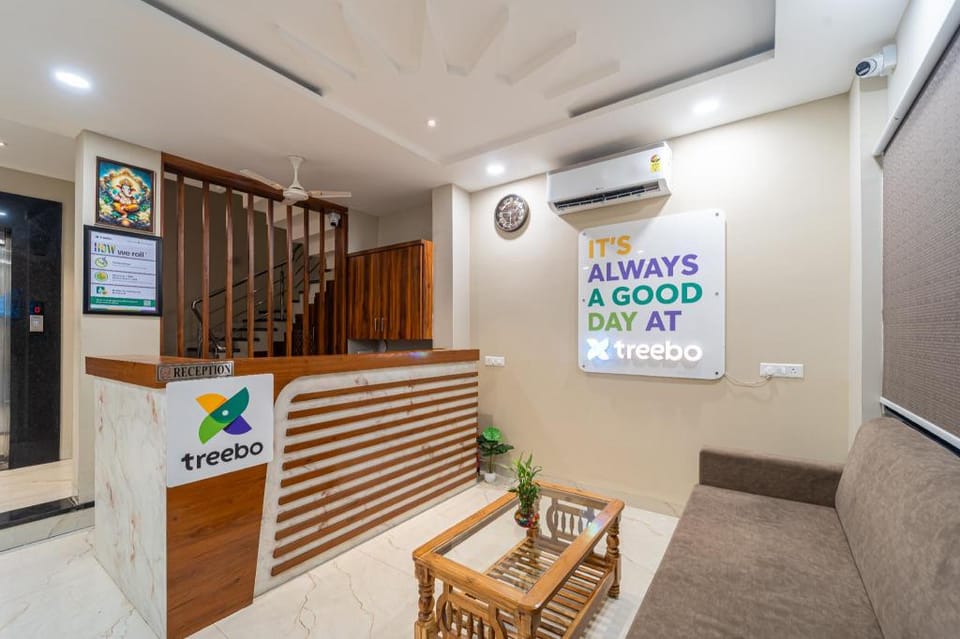 Treebo Grand Hotel in India
