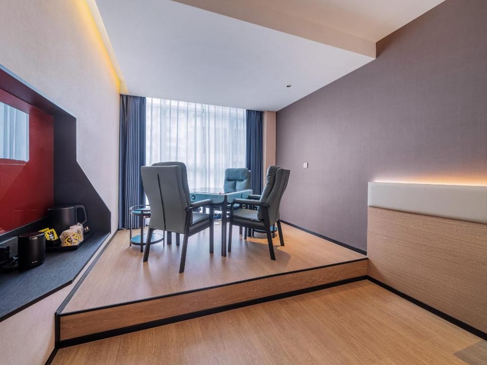 IU Hotel Chongqing Shiqiaopu Subway Station Hotel in China