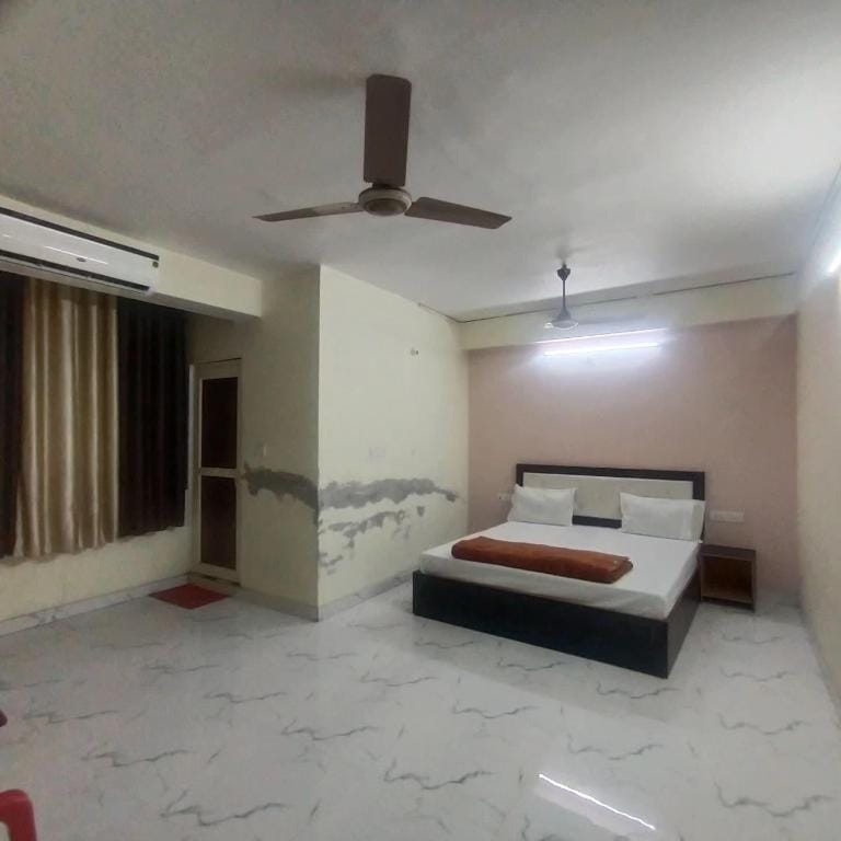 Hotel trilok Hotel in Lucknow