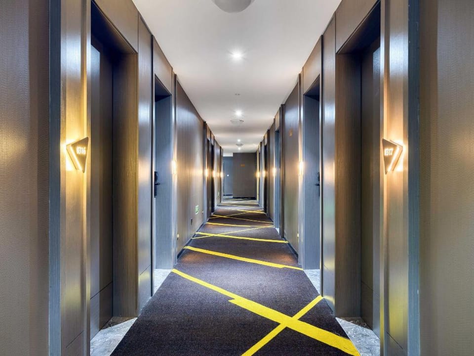 IU Hotel Chongqing Jiefangbei Hongya Cave Hotel in China