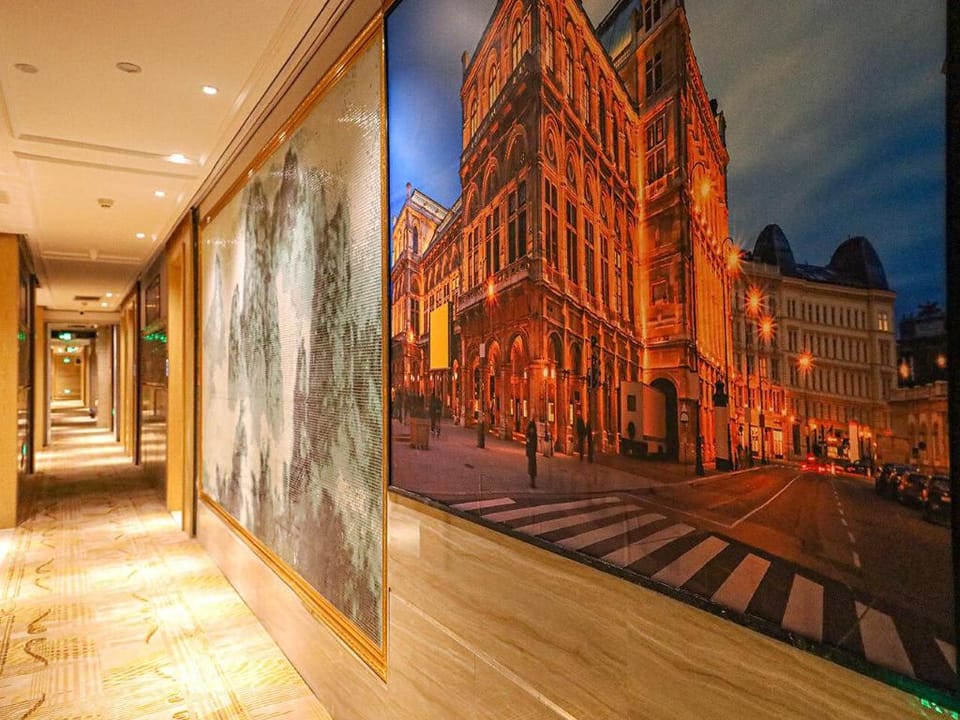 Vienna Classic Hotel Qingdao Railway Station Taishan Road Metro Station Hotel in Qingdao