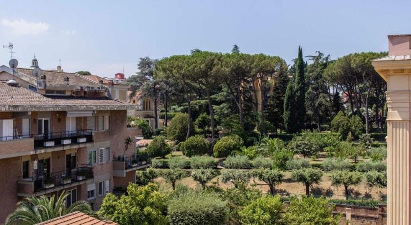 Vatican Pertusa Luxury Suites Hotel in Rome