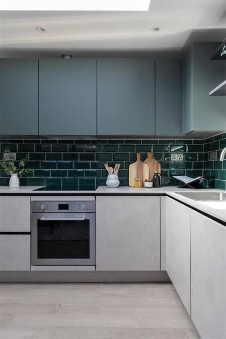 Cozy Leyton House with Garden and Small Terrace Apartment in London