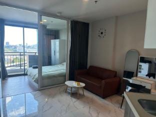 Bright & Breezy 1-Bed Suite | Walk to MRT + Market Apartment in Bangkok