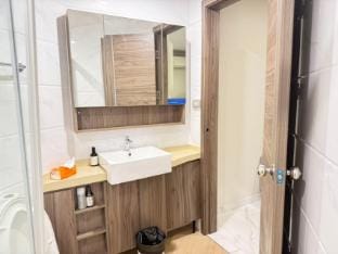 Bright 1-Bed City Pad | Rama 9 Night-Market Zone Apartment in Bangkok