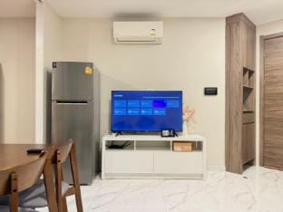 Bright 1-Bed City Pad | Rama 9 Night-Market Zone Apartment in Bangkok