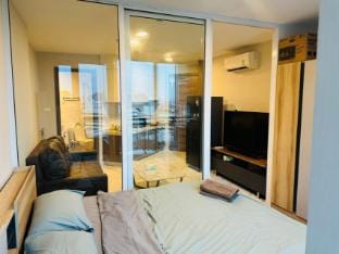 Luxury Condo Pool, Gym, Sauna-Ratchada Apartment in Bangkok