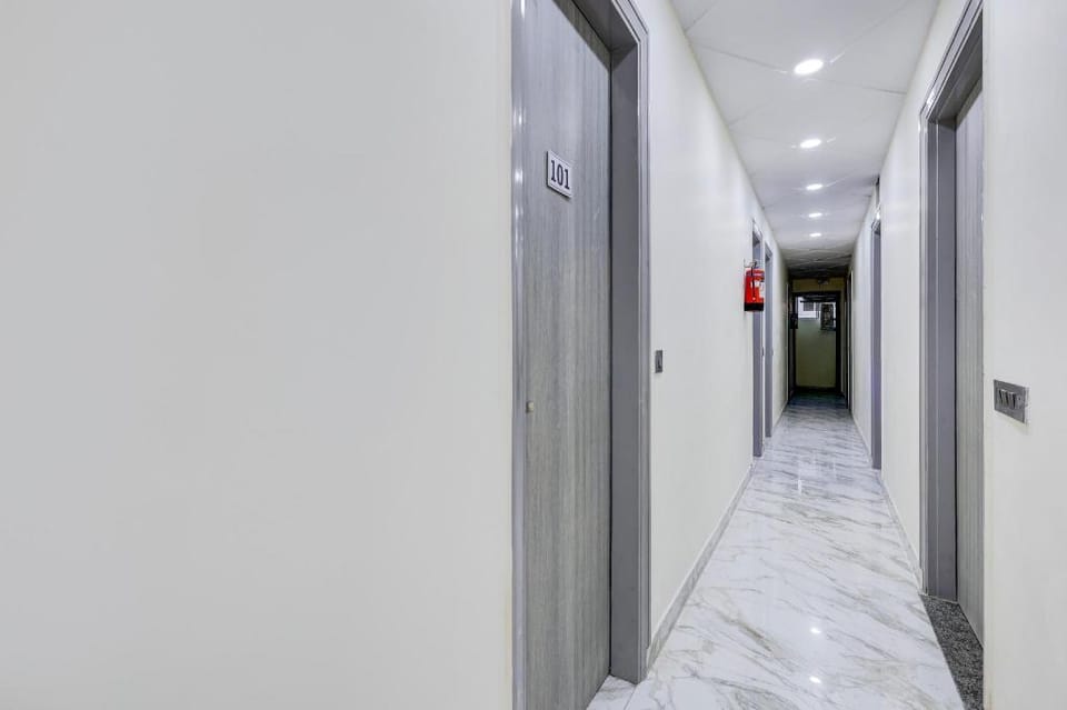 Super Collection O Rohini Sector 21 Formerly Shelter Inn Hotel in Delhi