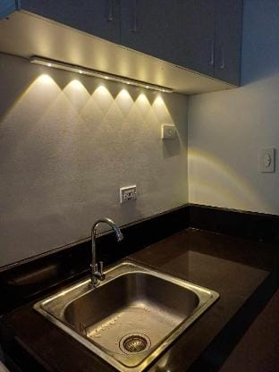 2 Bedroom accessibility to NAIA Terminal Apartment in Muntinlupa