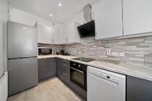 Stylish Modern 3 Bedroom Home with Garden Vacation rental in Croydon