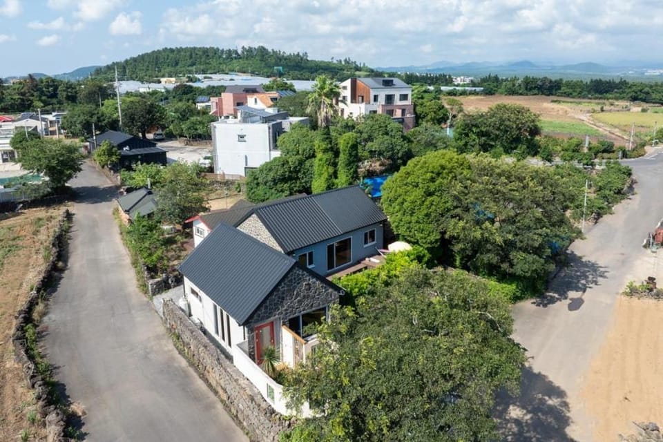 Gwarangpelong Minbak Jeju Couple Family Private House Bed and Breakfast in South Korea
