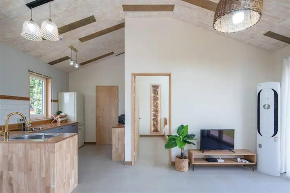 Gwarangpelong Minbak Jeju Couple Family Private House Bed and Breakfast in South Korea