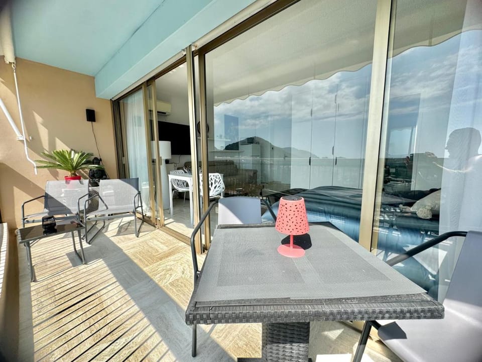 My Resid Appart Cannes Marina vue piscine Apartment in Mandelieu-La Napoule