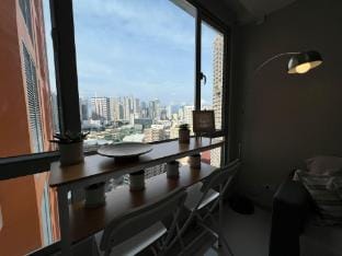 Cozy 1BR Condo in Mandaluyong City with City Skyline View Apartment in Mandaluyong