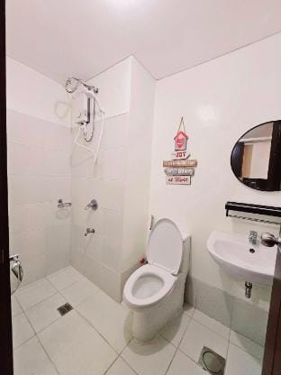 Studio Type Condo near Boni MRT  Pioneer Woodlands Apartment in Mandaluyong