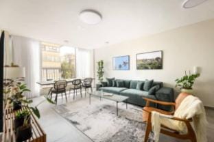Spacious & Bright 3BR Apartment Apartment in Tel Aviv-Yafo