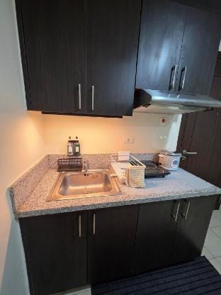 Mandaluyong Pioneerwoodlands Condo - Studio Unit Apartment in Mandaluyong