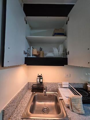 Mandaluyong Pioneerwoodlands Condo - Studio Unit Apartment in Mandaluyong