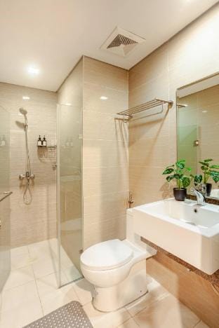 R & R Staycation near NAIA Manila Airport + WiFi Apartment in Pasay