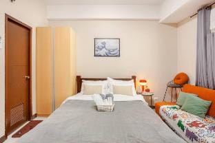 R & R Staycation near NAIA Manila Airport + WiFi Apartment in Pasay