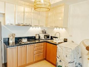 Venice Luxury Residences Studio Unit with netflix Vacation rental in Makati