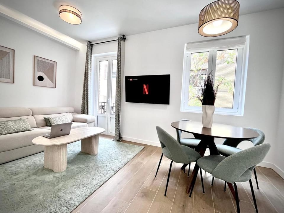 dPLACE To Be - Luxury Apt in Barrio de Salamanca Apartment in Madrid