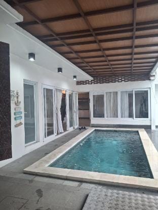 Queen Villa Jimbaran by Novita Villa in Kuta Selatan