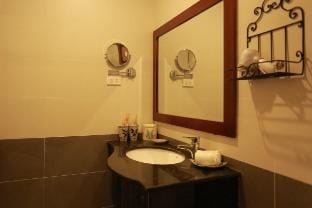 The Melbourne Hotel Ninh Binh Vacation rental in Laos