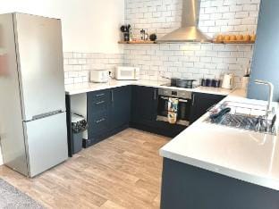 Ideal 4 Bed Home sleeps 7 Nr Middlebrook Stadium Vacation rental in England