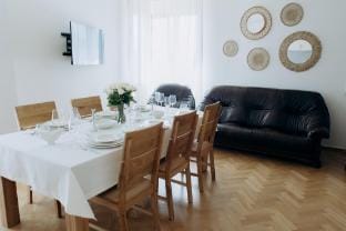 FamilyVilla, new 4 Luxury Big Apartments, parking Apartment in Prague