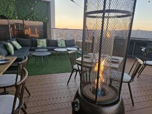 Emerald Studio Menlyn Maine Vacation rental in Pretoria