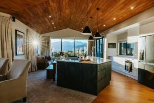 Te Moana - Stunning Lake Views - Fire - Sleeps 7 Vacation rental in Wanaka