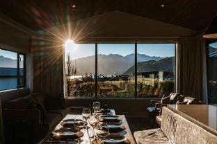 Te Moana - Stunning Lake Views - Fire - Sleeps 7 Vacation rental in Wanaka