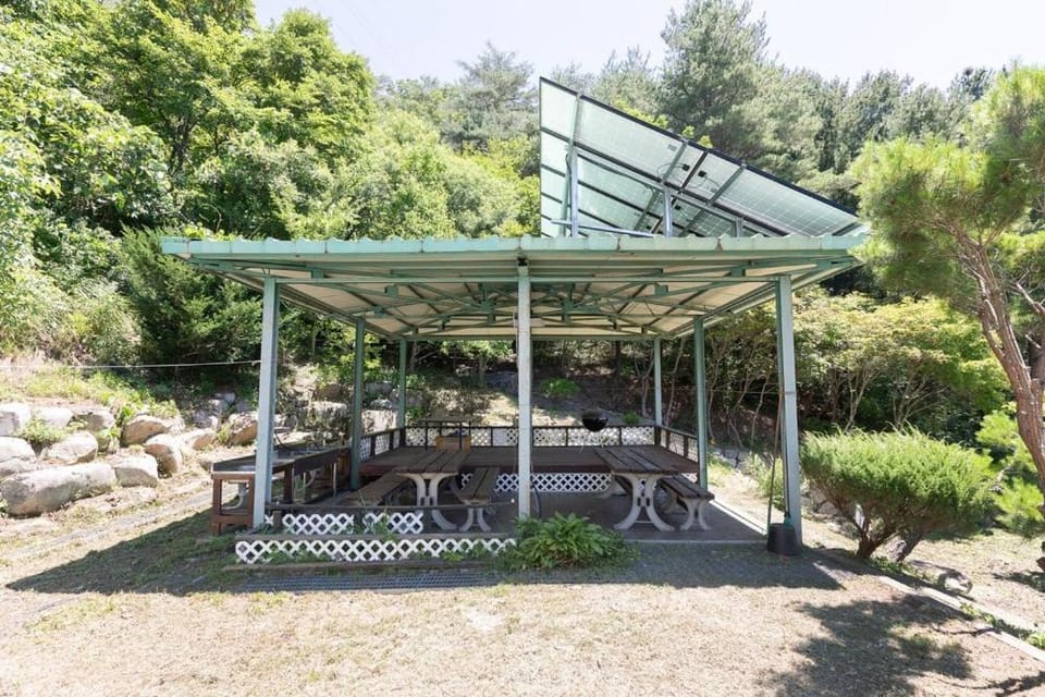 Inje Hachuri Undeokwi Hayanjib Bed and Breakfast in South Korea
