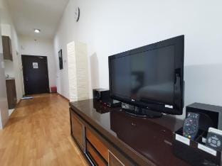 ?Cosy studio?King bed/WiFi/Indoor Parking青旅一族 Apartment in Petaling Jaya