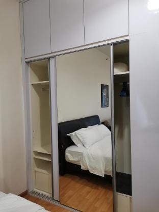 ?Cosy studio?King bed/WiFi/Indoor Parking青旅一族 Apartment in Petaling Jaya