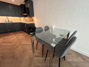 Tower Bridge Luxury Apartments with Balcony Vacation rental in City of Westminster