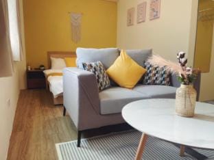 Neijiang Street《西門町｜雙人房｜捷運6號出口》B [僅限境外旅客入住] Apartment in Taipei City
