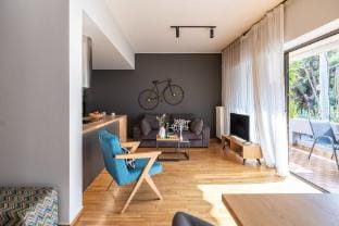 Spacious 3-Bedroom Getaway with Balcony in Glyfada Apartment in South Athens
