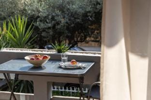 Spacious 3-Bedroom Getaway with Balcony in Glyfada Apartment in South Athens
