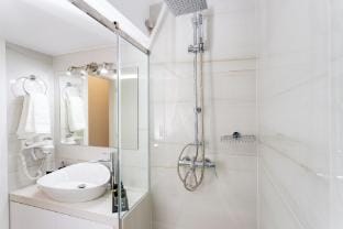 Bright 2 bedroom apartment in Palaio Faliro Apartment in South Athens