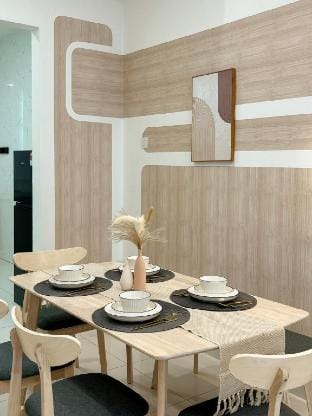 NEW! Ipoh Central Deluxe4R4B (11 Pax/3 Car) by BTS Vacation rental in Ipoh