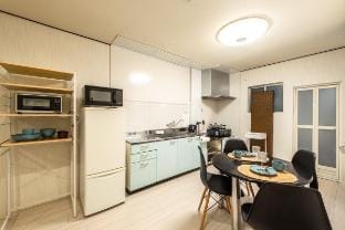 Osaka Travel ~ BIG SALE ~ 6 minutes to Namba ~ Pop Vacation rental in Osaka